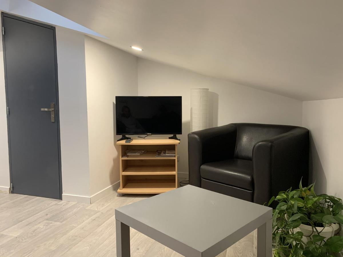 Gite De Larmonys Gigean Bagian luar foto