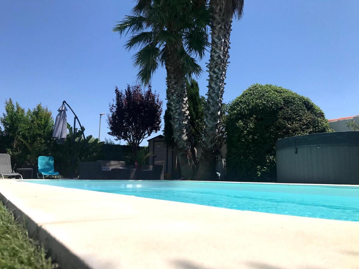 Gite De Larmonys Gigean Bagian luar foto