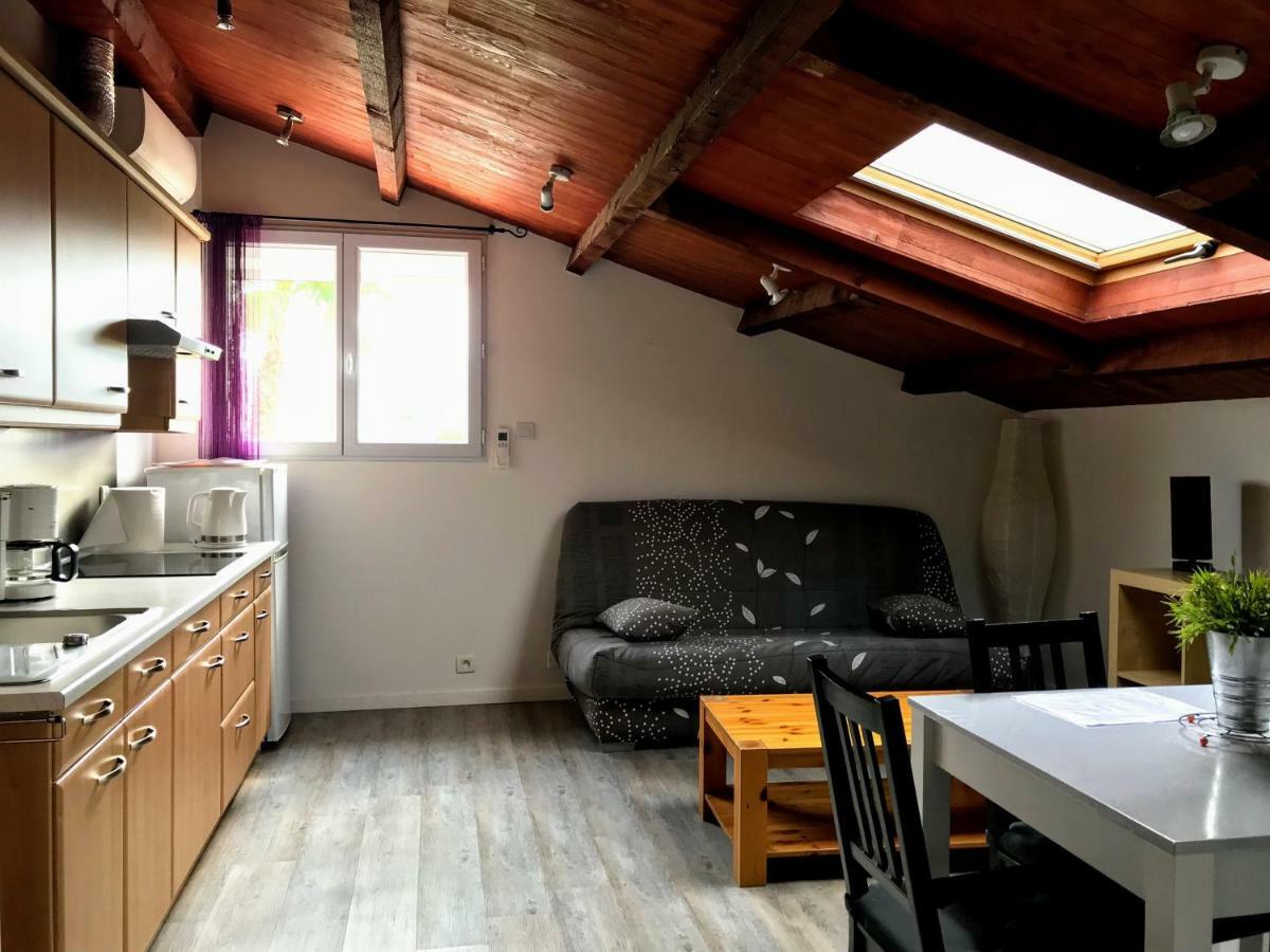 Gite De Larmonys Gigean Bagian luar foto