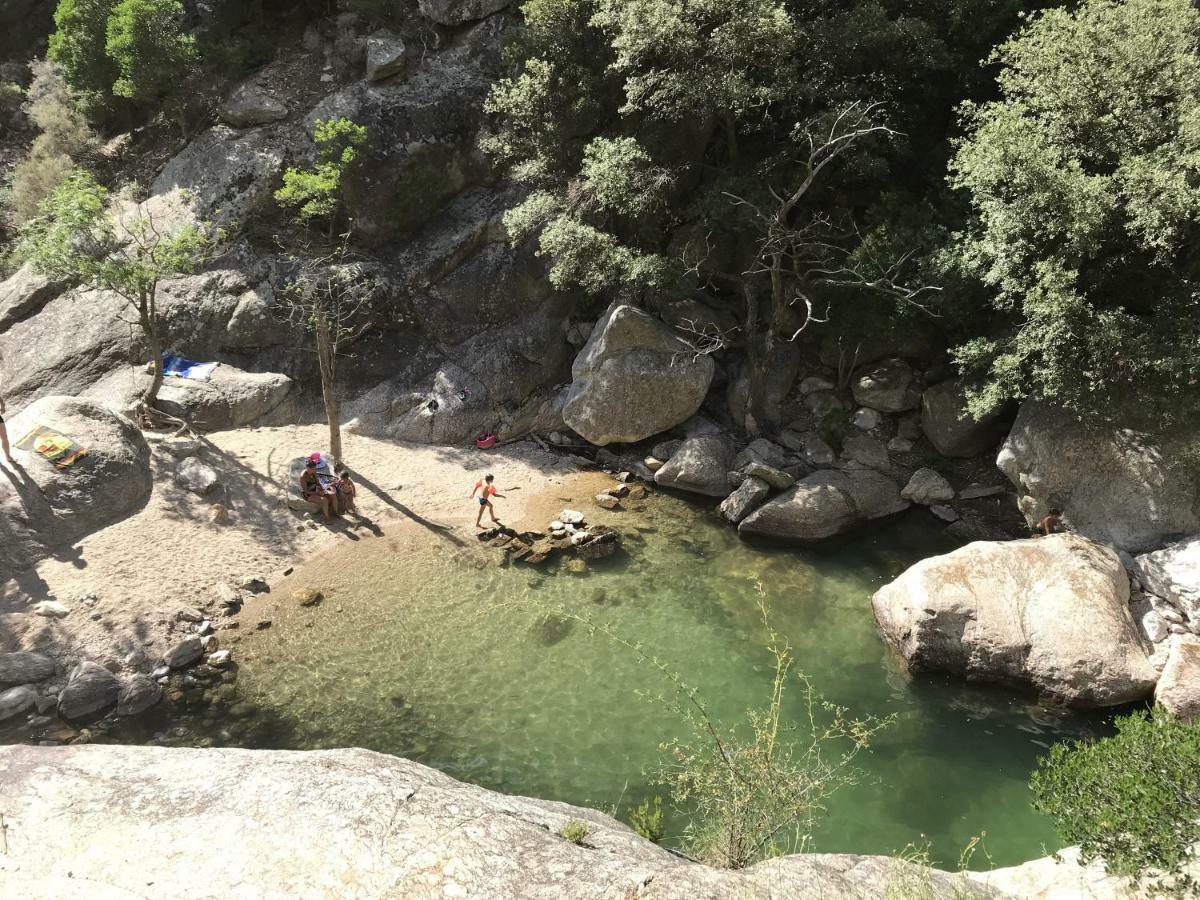 Gite De Larmonys Gigean Bagian luar foto